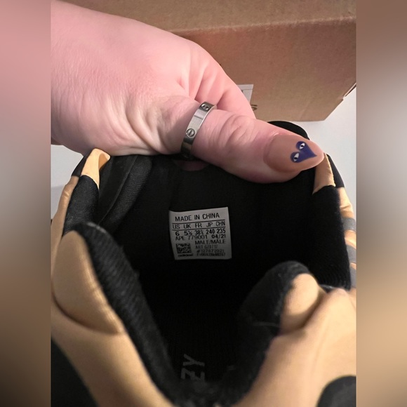 Authentic Yeezy Boost 700 - Like New - Picture 5 of 6